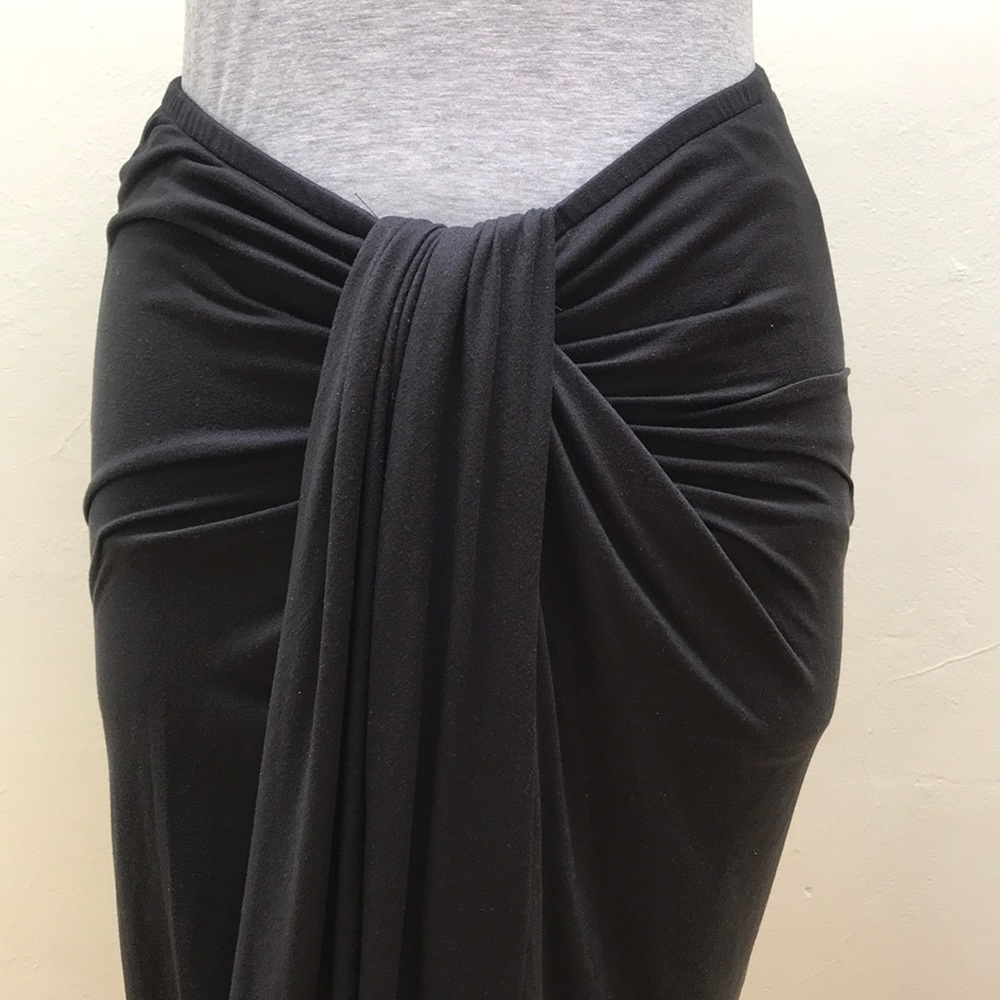 High-Low Skirt - Picture 3 of 4